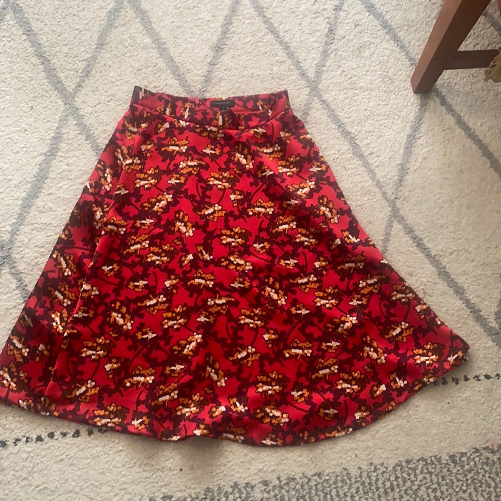 Ann Taylor size 4 a-line red satin floral skirt